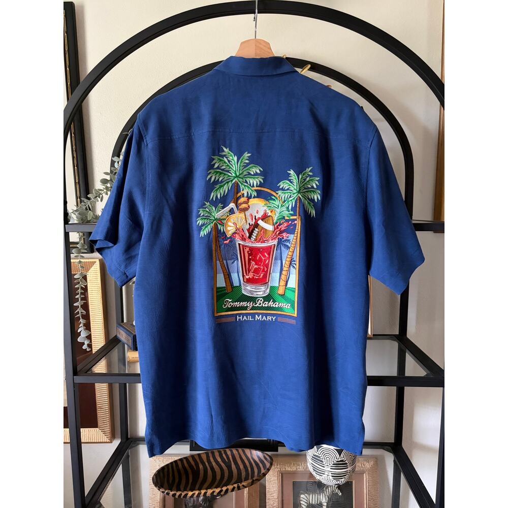 Tommy Bahama Hail Mary 100% Silk Camp Shirt Mens M Embroidered Cocktail Back